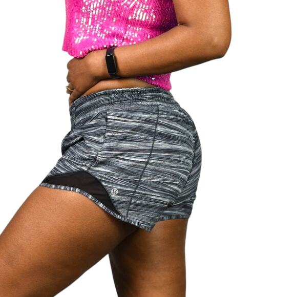 Lululemon Hotty Hot Short II Black Alpine Running Low Rise 4 inch Pockets Size 4 - Picture 6 of 12